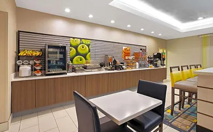La Quinta Inn & Suites by Wyndham Palestine