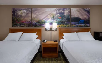 Days Inn & Suites by Wyndham Madison