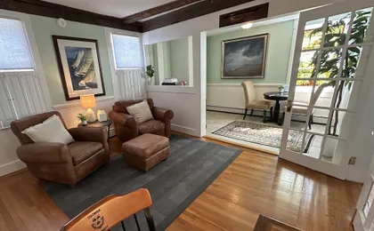 Open & Airy One Bedroom Suite in Downtown Newport #18 1 Home