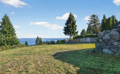 Relaxing Coastal Escape With Ocean Views 5 Bedroom Home
