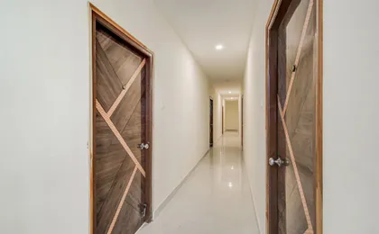 Super Townhouse Oak Kamineni Bus Stop
