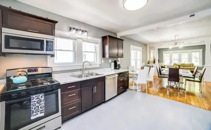 Cozy Indiana Getaway Near Washington Park Zoo!