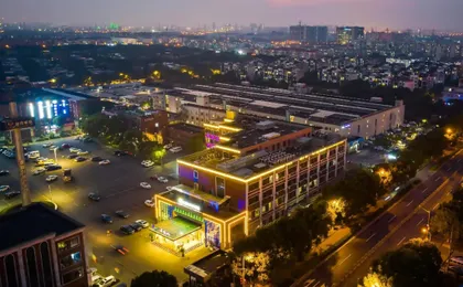 Rezen Brook Hotel (Shanghai Caolu Minlei Road Subway Station)