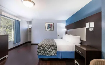 Days Inn by Wyndham Austin/University/Downtown