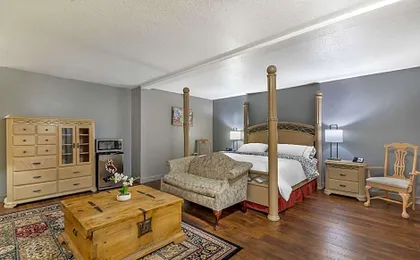 Hotel Fuzion Inn & Suites
