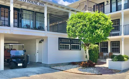 Davis House Inn