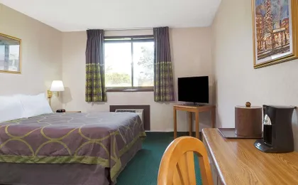 Super 8 by Wyndham Kenmore/Buffalo/Niagara Falls Area