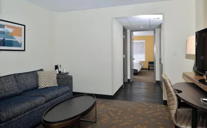 Holiday Inn Hotel & Suites Overland Park-Conv Ctr