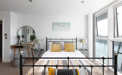 Serene Waterfront Rooms - Excel