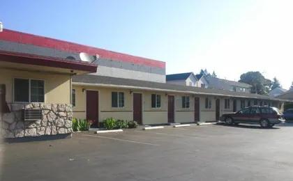 Aaron Motel