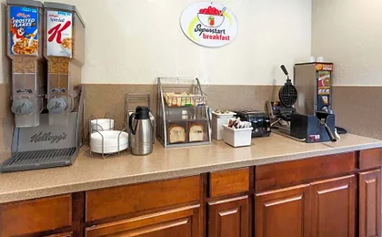 Super 8 by Wyndham Visalia