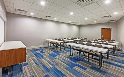 Holiday Inn Express & Suites Tulsa West - Sand Springs