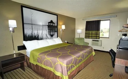 Super 8 by Wyndham Greenville