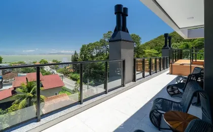 Estúdio premium com varanda e sol da manhã SGR0217