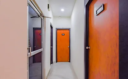 Capital O 214 Hotel Nest International