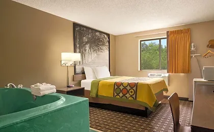 Super 8 by Wyndham Mayfield