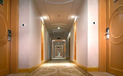 Vienna Hotel Shenzhen Nanyou Clothing Market Nanguang Metro Station