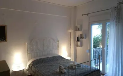 Modern Ideally Located Studio Apartment