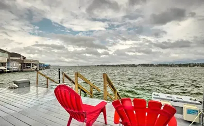 Waterfront Lake Conroe Getaway w/ Multiple Decks!