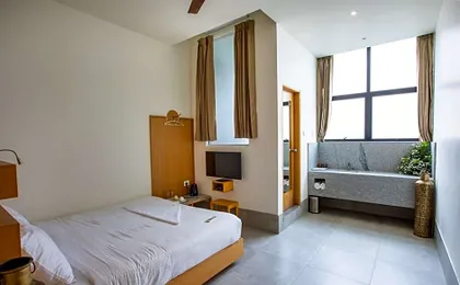 THE QUARTERS -BUSINESS HOTEL