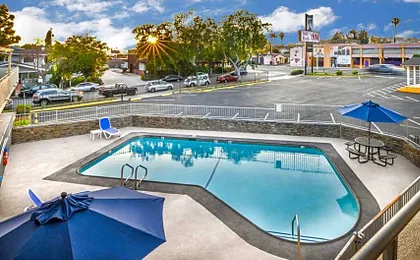 Sea Rock Inn - Long Beach