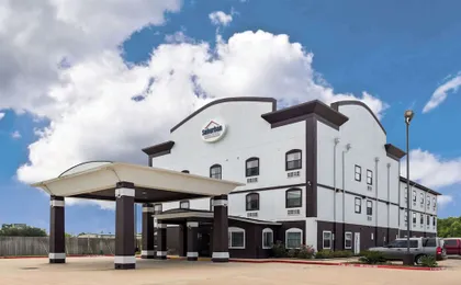 Baymont Inn & Suites