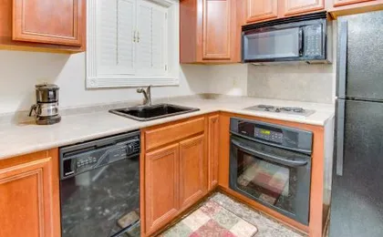 LA Plaza Apartments
