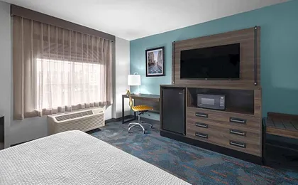 La Quinta Inn & Suites by Wyndham Greensboro - Highpoint