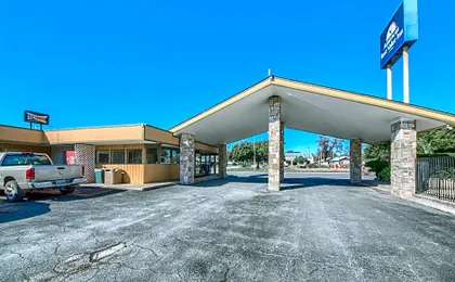 Americas Best Value Inn Uvalde