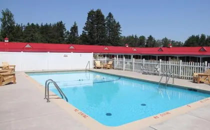 Mackinac Lake Trail Motel