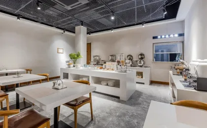 Home Inn Plus Shanghai Caoyang Meiling North Road Metro Station