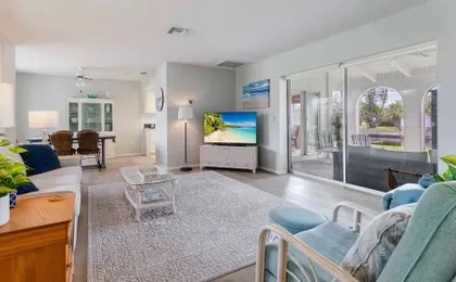 Punta Gorda Isles Canal 2 bedroom Home- Sailboat Access! 15 foot dock! 2 Home