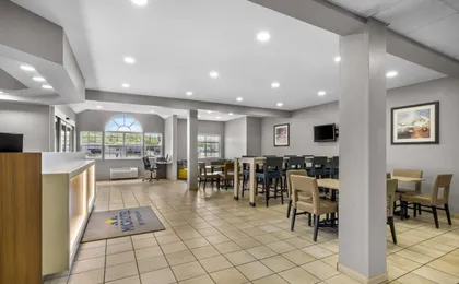 Microtel Inn & Suites by Wyndham Prairie du Chien