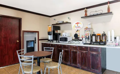 Economy Inn (Ex Super 8 by Wyndham Fenton St. Louis Area)