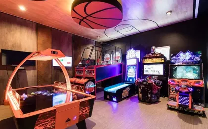 W261: 10 Bed, Rapunzel, Jurassic Park, Avatar, Sports Arcade