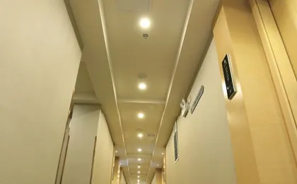 Baowan Four Seasons Hotel (Guangzhou Baiyun Yongtai Metro Station)