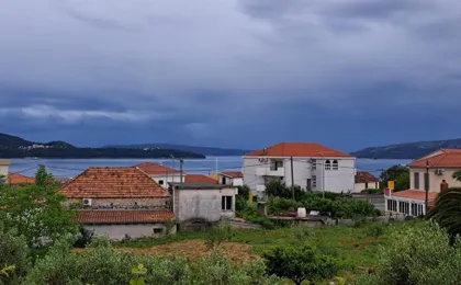 Apartment Kyra with Terrace And Garden