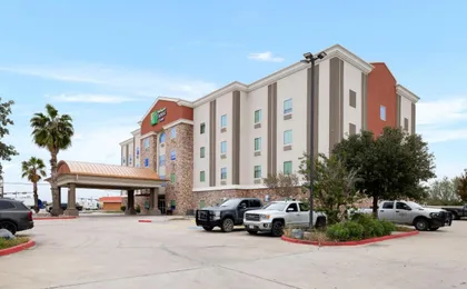 Holiday Inn Express Hotel & Suites George West