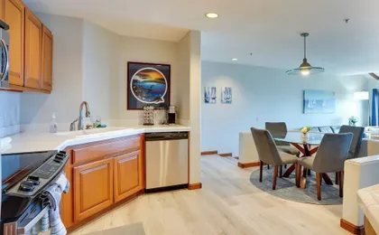 Bright Catalina Island Condo w/ Ocean Views!