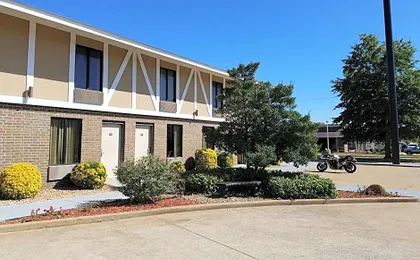 Super 8 by Wyndham Bentonville