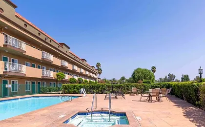 Travelodge by Wyndham Sylmar CA