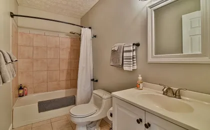 2 BR apt near Mtn to Sea Hiking Trail