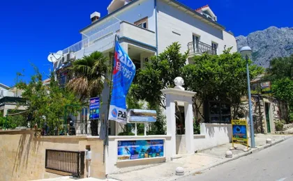 Apartments by the Sea Makarska - 15200