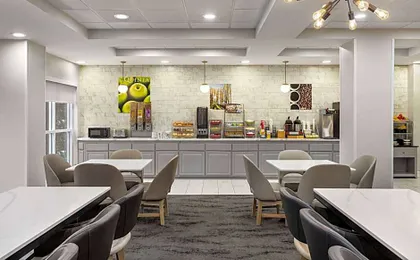 La Quinta Inn & Suites by Wyndham Mt. Laurel - Philadelphia