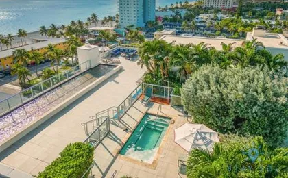 Amazing Pool - Balcony - Hollywood Beach Broad - walk