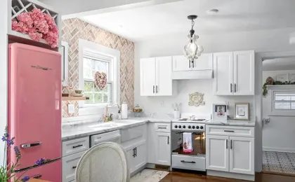 The Pink & Old Clarksville House