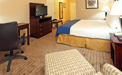 Holiday Inn Express Hotel & Suites Marshall South