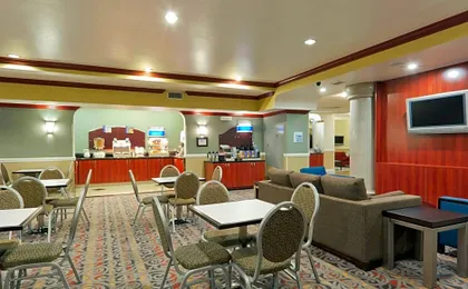 Holiday Inn Express Hotel & Suites Bakersfield Central By IHG