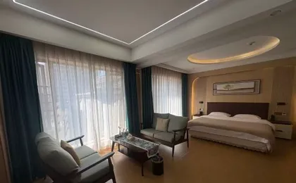 Chongqing Zhongyi Hotel