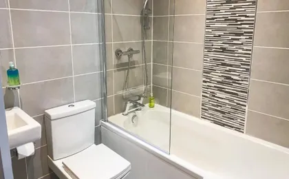 Zen Modern 2 Bedroom Apartment close to city centre ideal for a group of 4-6